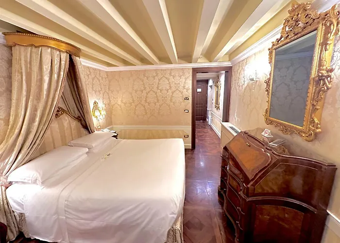 Canal Grande Otel 4*