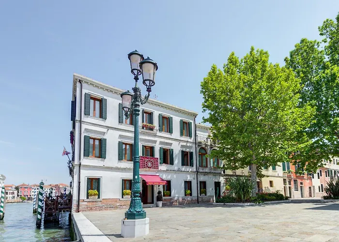 Canal Grande Otel 4*